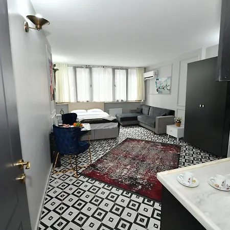 Central Luxury 47 *